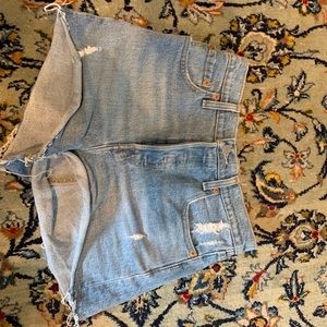 Levi’s Ribcage Short denim shorts